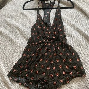 FLORAL URBAN OUTFITTERS ROMPER W/ CUTE TIE DETAIL